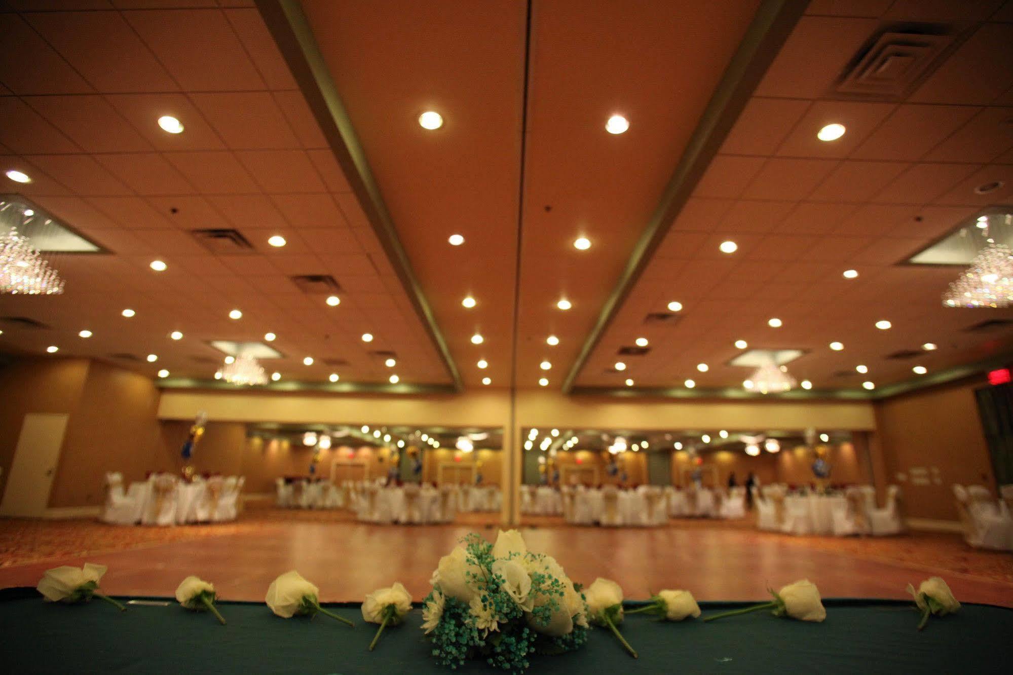 E Hotel Banquet & Conference Center Edison Restauracja zdjęcie